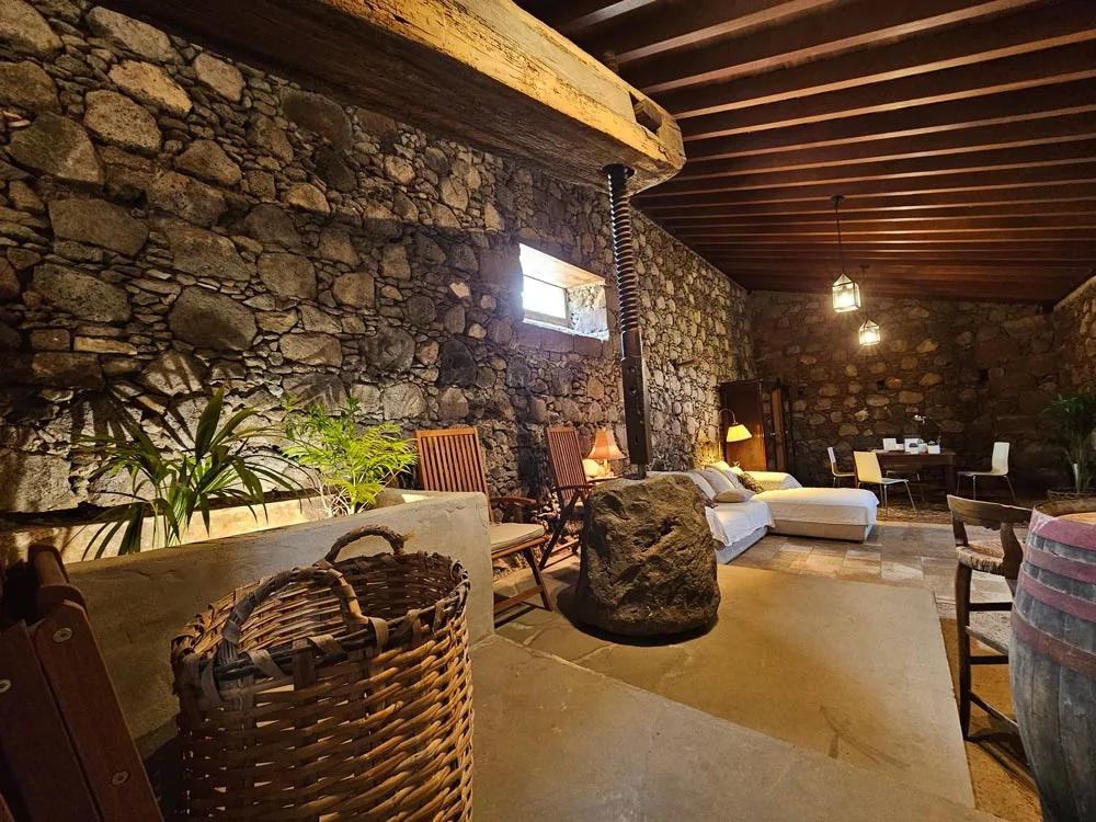 salon en un lagar antiguo jpg